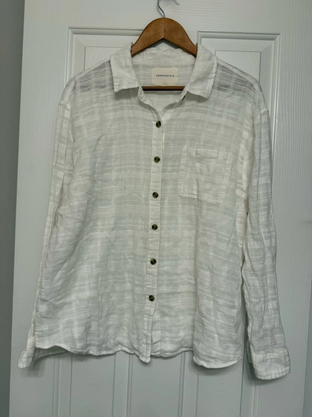 Aeropostale White Textured Gauze "Boyfriend" Button-Down Size L - Picture 1 of 4